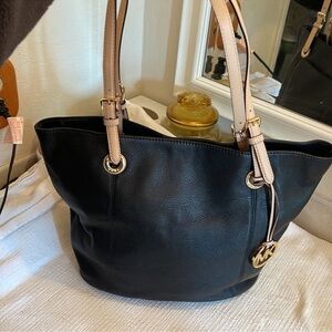 MICHAEL KORS -Jet Set black leather tote- EUC 🖤